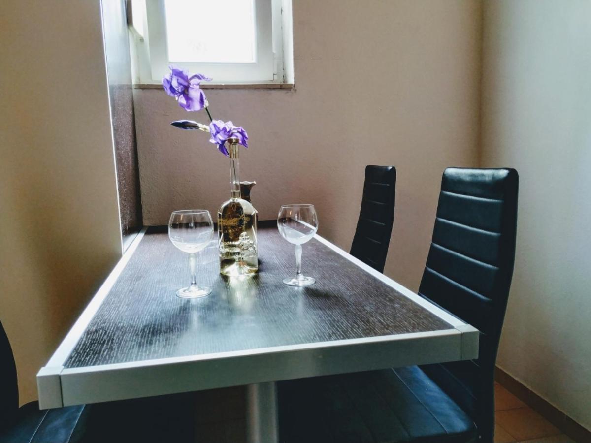 Apartments Asija Брела Екстериор снимка