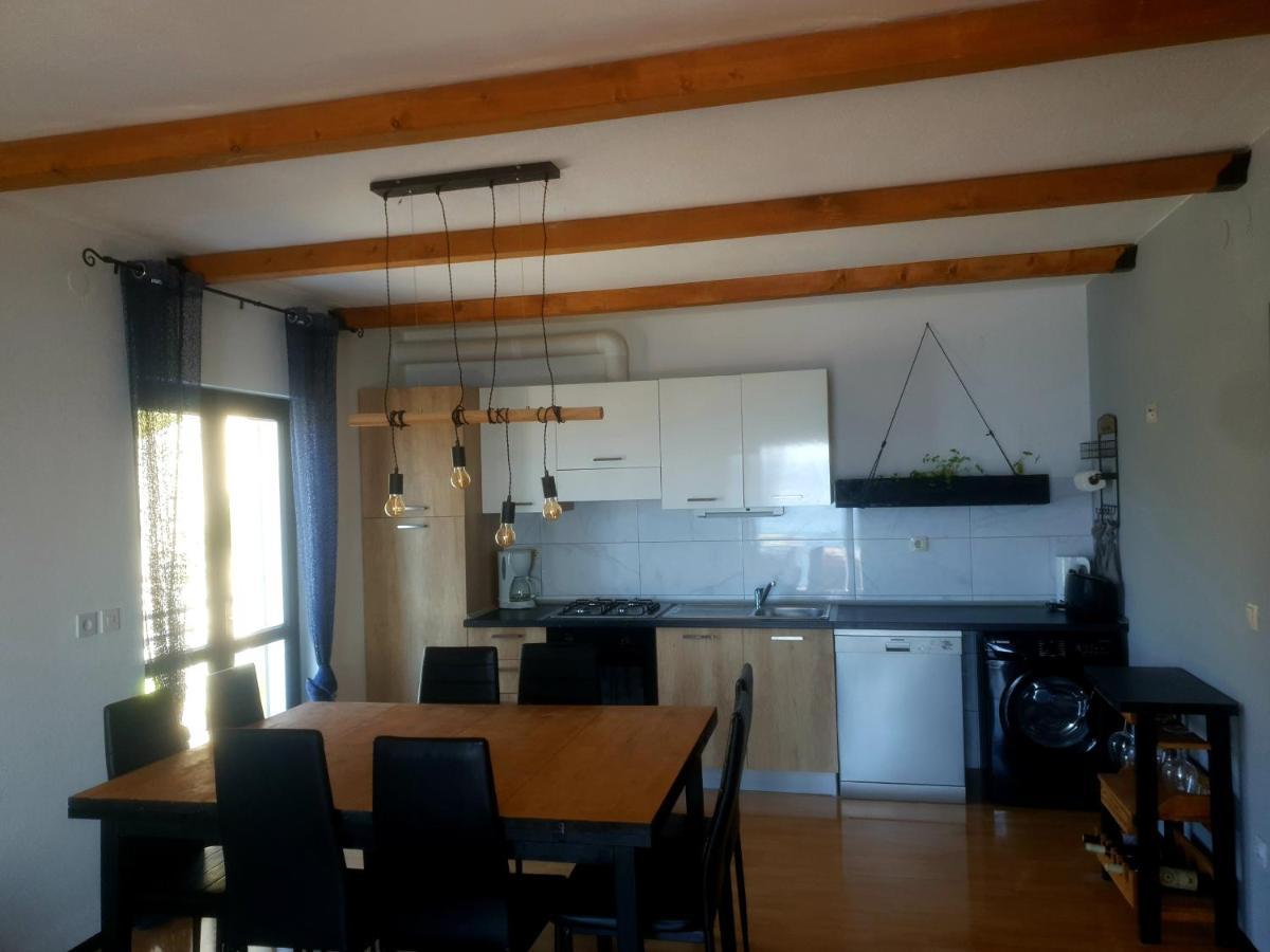 Apartments Asija Брела Екстериор снимка